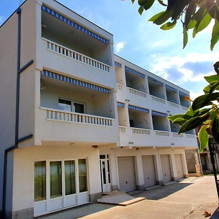 Villa Dvor Apartments 奥米什 外观 照片