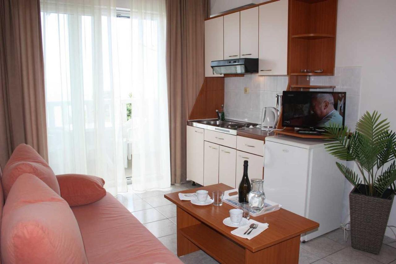 Villa Dvor Apartments 奥米什 外观 照片