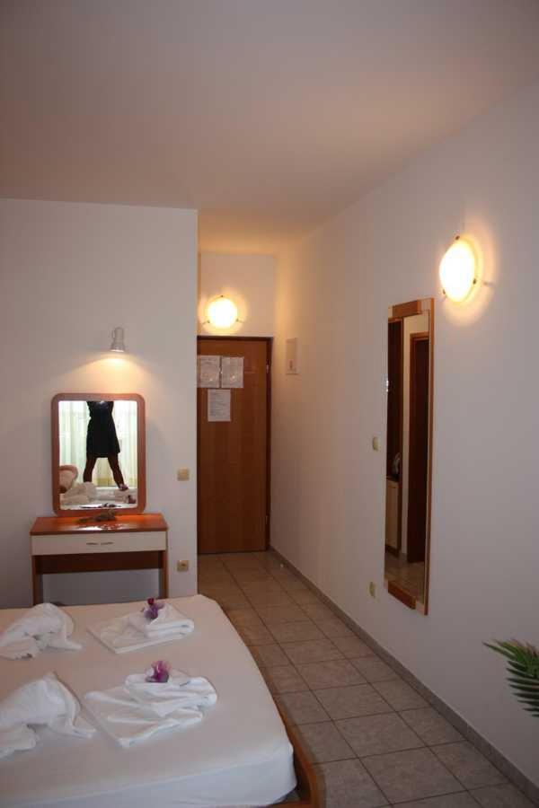 Villa Dvor Apartments 奥米什 外观 照片